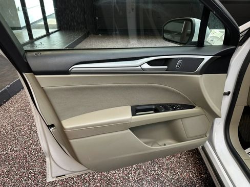 Used 2019 Ford Fusion SE FWD image 10
