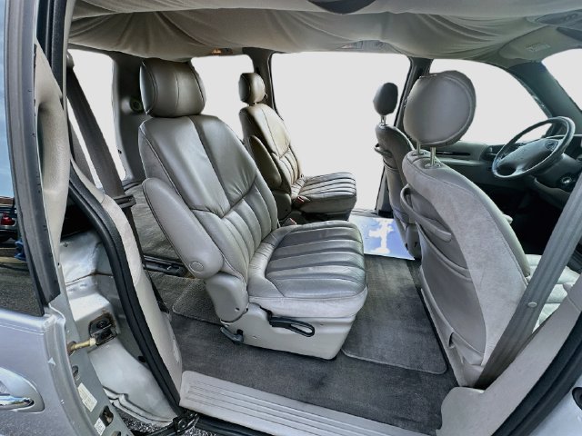 Used 2000 Chrysler Town & Country Limited AWD/4WD image 25