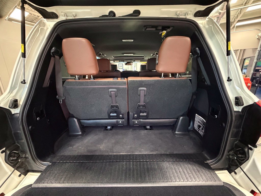 Used 2016 Toyota Land Cruiser AWD/4WD image 61