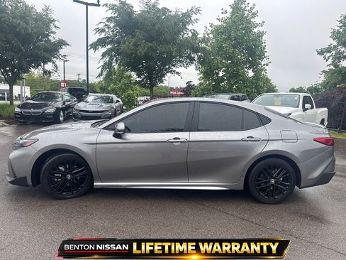 Used 2025 Toyota Camry SE w/ Convenience Package FWD image 5