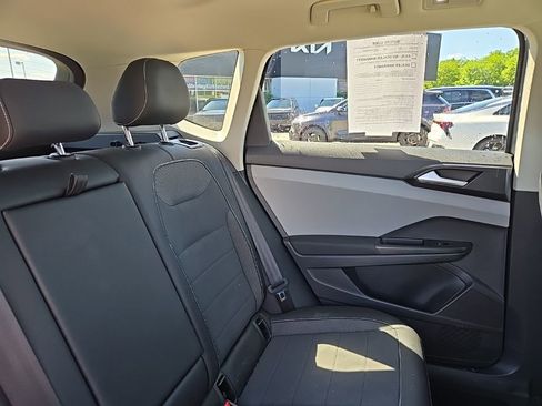 Used 2022 Volkswagen Taos SE AWD/4WD image 36