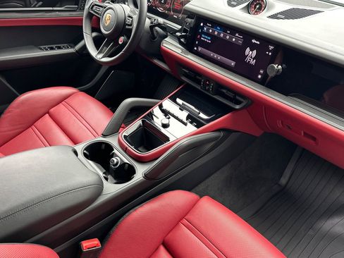 Used 2024 Porsche Cayenne Turbo GT image 18