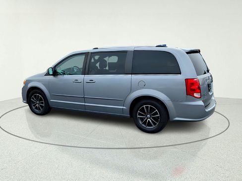 Used 2017 Dodge Grand Caravan SXT FWD image 5