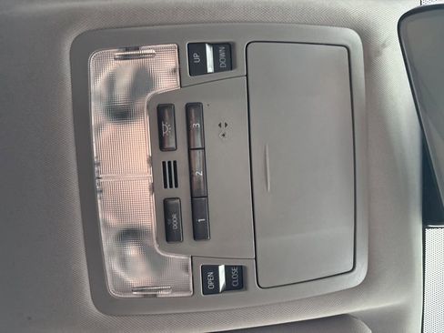 Used 2018 Toyota Highlander SE image 22