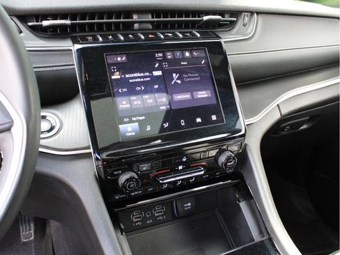 Certified 2023 Jeep Grand Cherokee L Laredo AWD/4WD image 21