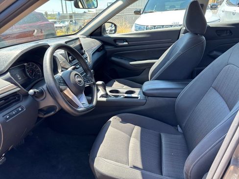 Used 2025 Nissan Altima 2.5 SV FWD image 27