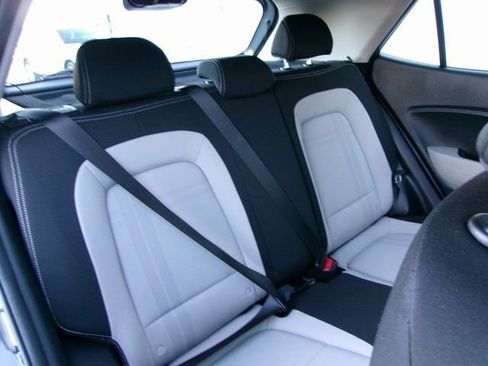 Used 2024 Hyundai Venue SEL FWD image 18