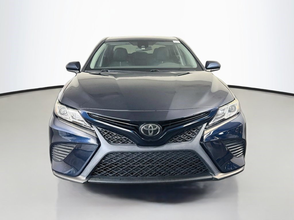 Used 2020 Toyota Camry SE FWD image 2