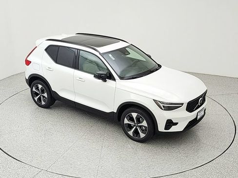 New 2026 Volvo XC40 B5 Plus w/ Protection Package Premier AWD/4WD image 15