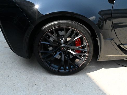 Used 2019 Chevrolet Corvette Z06 RWD image 11