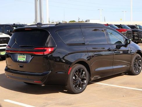New 2026 Chrysler Pacifica Select w/ S Appearance Package FWD image 6
