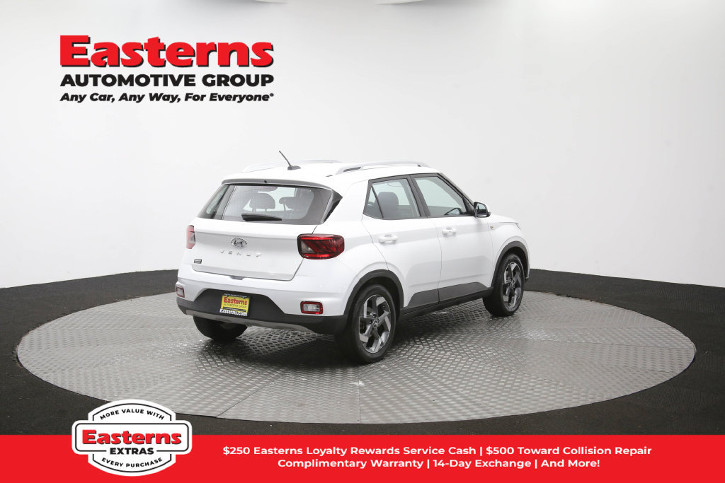 Used 2025 Hyundai Venue SEL FWD image 44