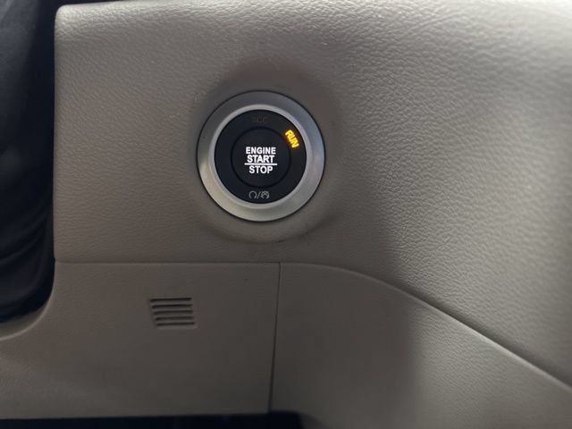 Used 2023 Chrysler Pacifica Touring-L FWD image 14