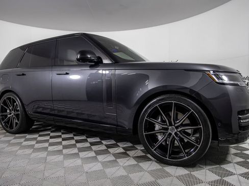 Used 2024 Land Rover Range Rover SE AWD/4WD image 2