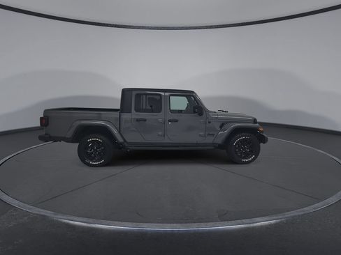 Certified 2022 Jeep Gladiator Sport AWD/4WD image 2