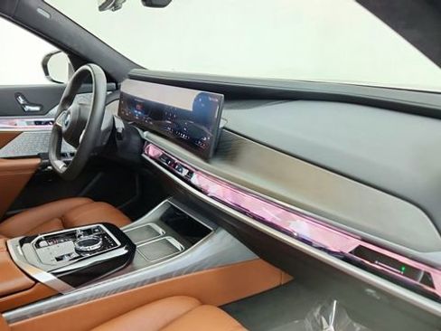 Used 2023 BMW i7 xDrive60 image 21