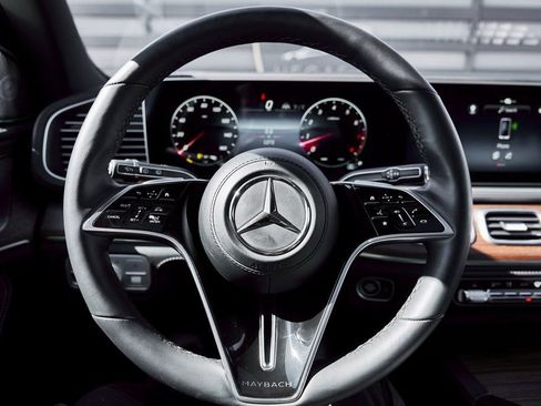 Used 2025 Mercedes-Benz Maybach GLS 600 4MATIC image 65