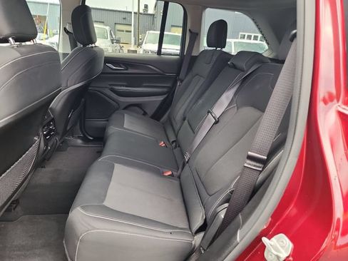 Used 2023 Jeep Grand Cherokee Laredo AWD/4WD image 19