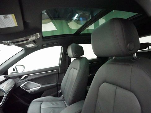 Used 2025 Audi Q3 2.0T Premium image 32