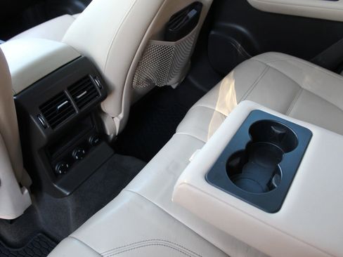 Used 2018 Jaguar F-PACE Prestige image 19