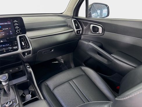 Certified 2021 Kia Sorento S w/ Panoramic Sunroof Package AWD/4WD image 24