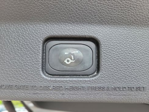 Used 2013 Ford Explorer XLT image 11