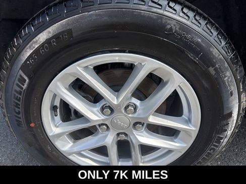 Used 2025 Jeep Grand Cherokee Laredo X AWD/4WD image 9