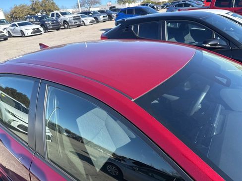 Used 2022 Toyota Corolla LE image 5