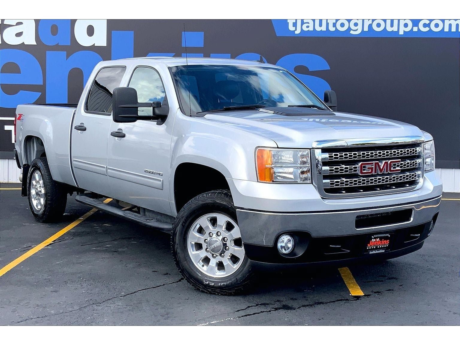 Used 2012 GMC Sierra 2500 SLE w/ SLE Preferred Package AWD/4WD image 2