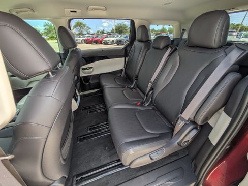 Certified 2024 Kia Carnival EX FWD image 14