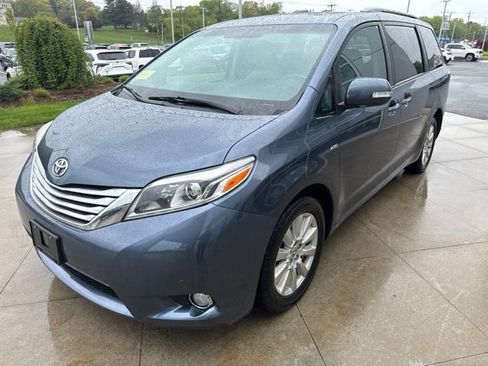 Used 2017 Toyota Sienna Limited AWD/4WD image 3