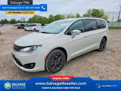 Used 2020 Chrysler Pacifica Touring-L w/ Advanced Safetytec Group