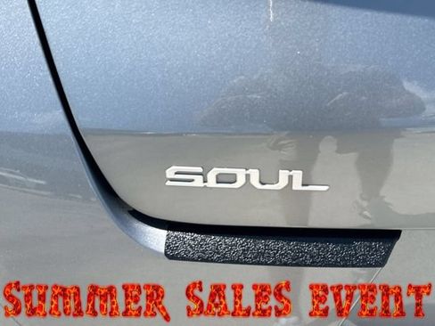 Used 2025 Kia Soul LX w/ LX Technology Package FWD image 8