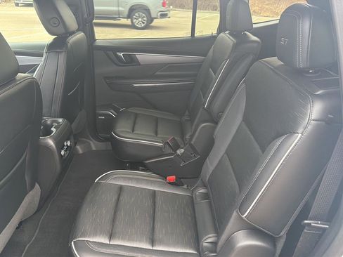 Used 2025 Buick Enclave Sport Touring image 25