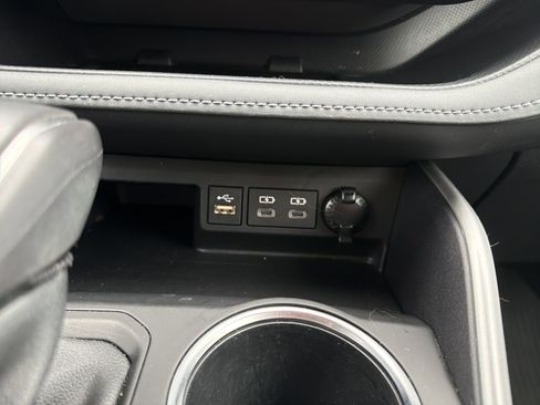 Used 2023 Toyota Highlander XLE image 22