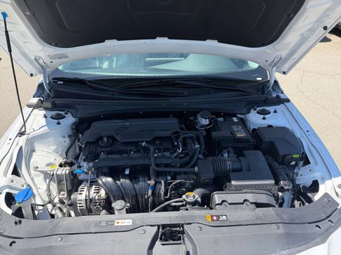 Used 2025 Hyundai Elantra Limited FWD image 33