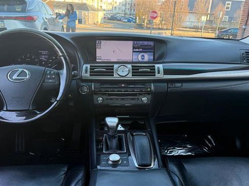 Used 2013 Lexus LS 460 w/ Comfort Pkg image 24