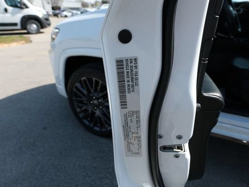 Used 2022 Jeep Compass High Altitude AWD/4WD image 40