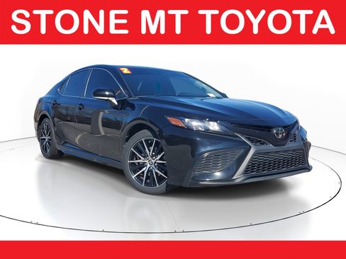 Certified 2022 Toyota Camry SE image 1