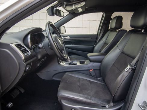 Used 2020 Jeep Grand Cherokee Altitude RWD image 13