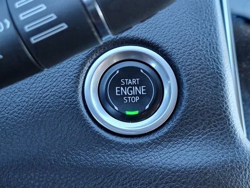 Used 2023 Cadillac XT4 Premium Luxury image 15