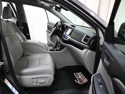 Used 2019 Toyota Highlander Limited image 6