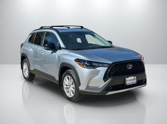 New 2025 Toyota Corolla Cross LE w/ Moonroof Package FWD video 3