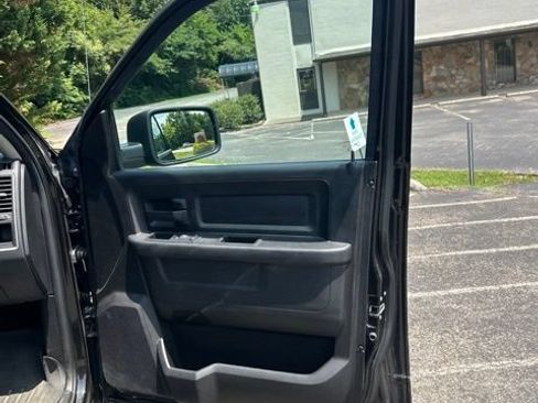 Used 2017 RAM 1500 ST w/ SXT Appearance Group AWD/4WD image 19