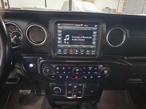 Used 2020 Jeep Gladiator Overland image 16
