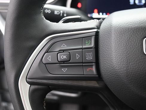 New 2025 Jeep Grand Cherokee Laredo image 2