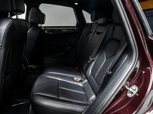 Used 2025 Porsche Macan image 27