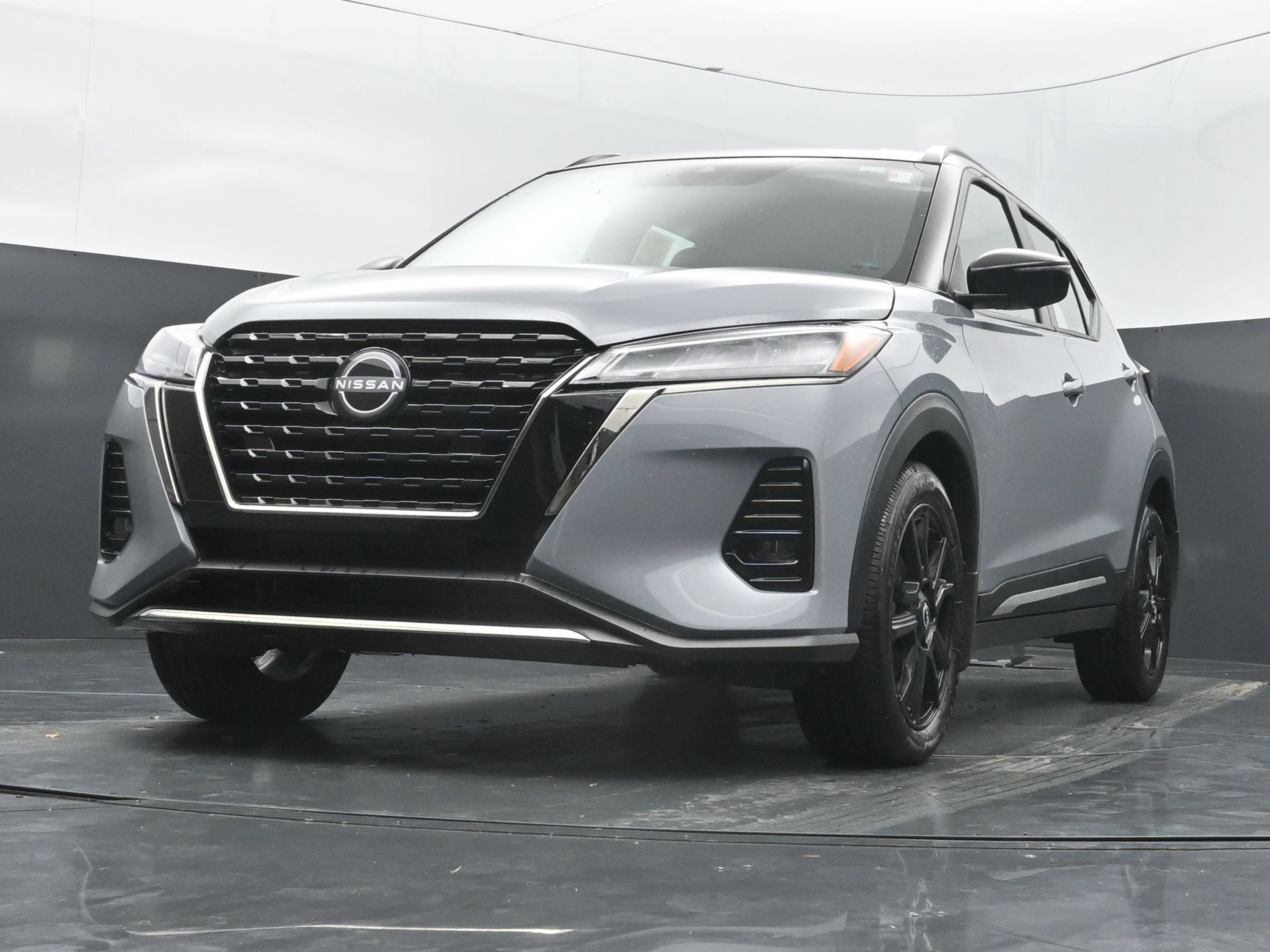 Used 2024 Nissan Kicks SR w/ SR Premium Package FWD image 35