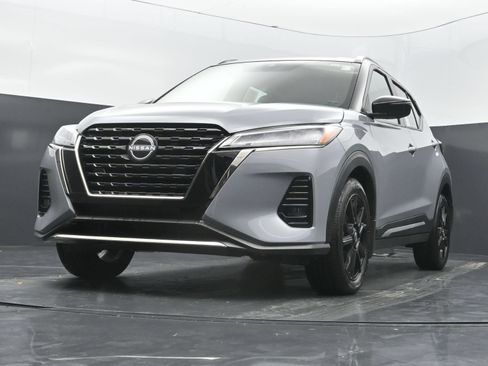 Used 2024 Nissan Kicks SR w/ SR Premium Package FWD image 35