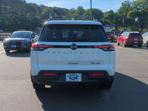 Used 2022 Nissan Pathfinder SV AWD/4WD image 12